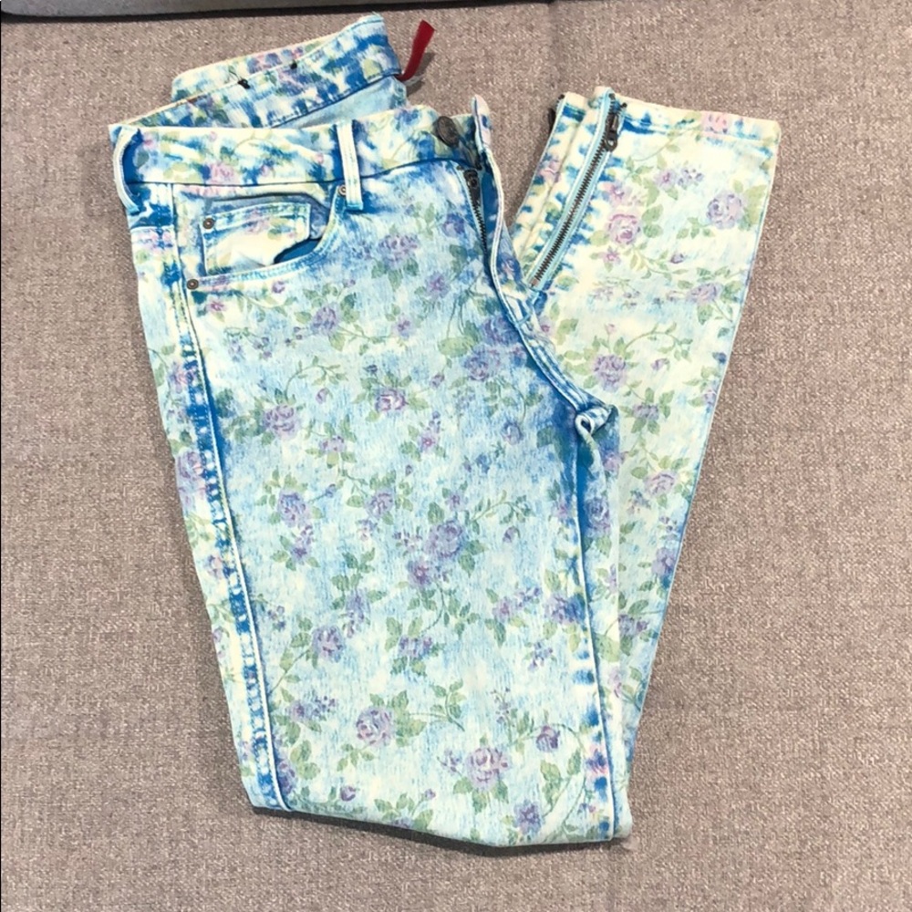 ✨H&M Floral Jeans ✨